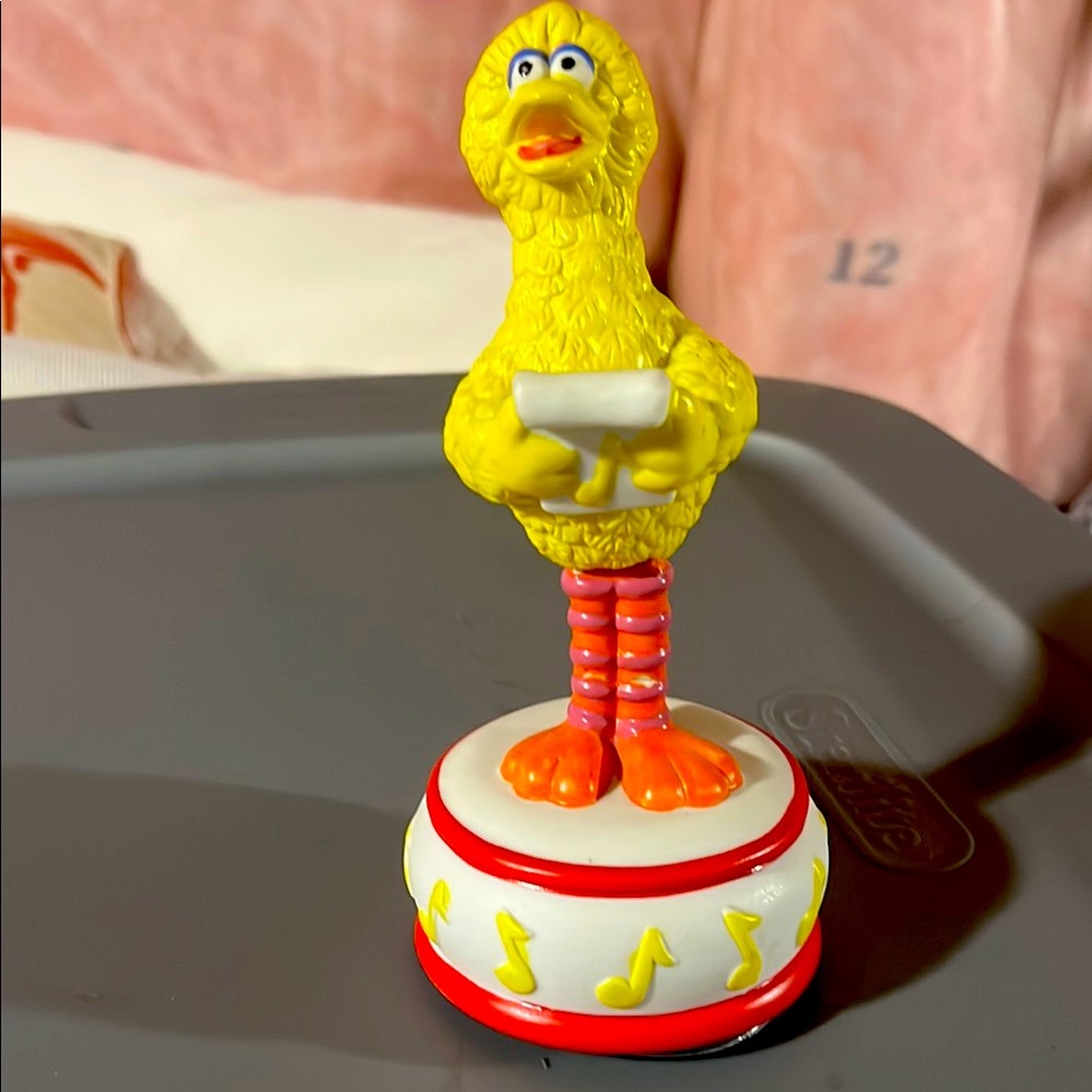 Vintage Ceramic Sesame Street Big Bird Music Box